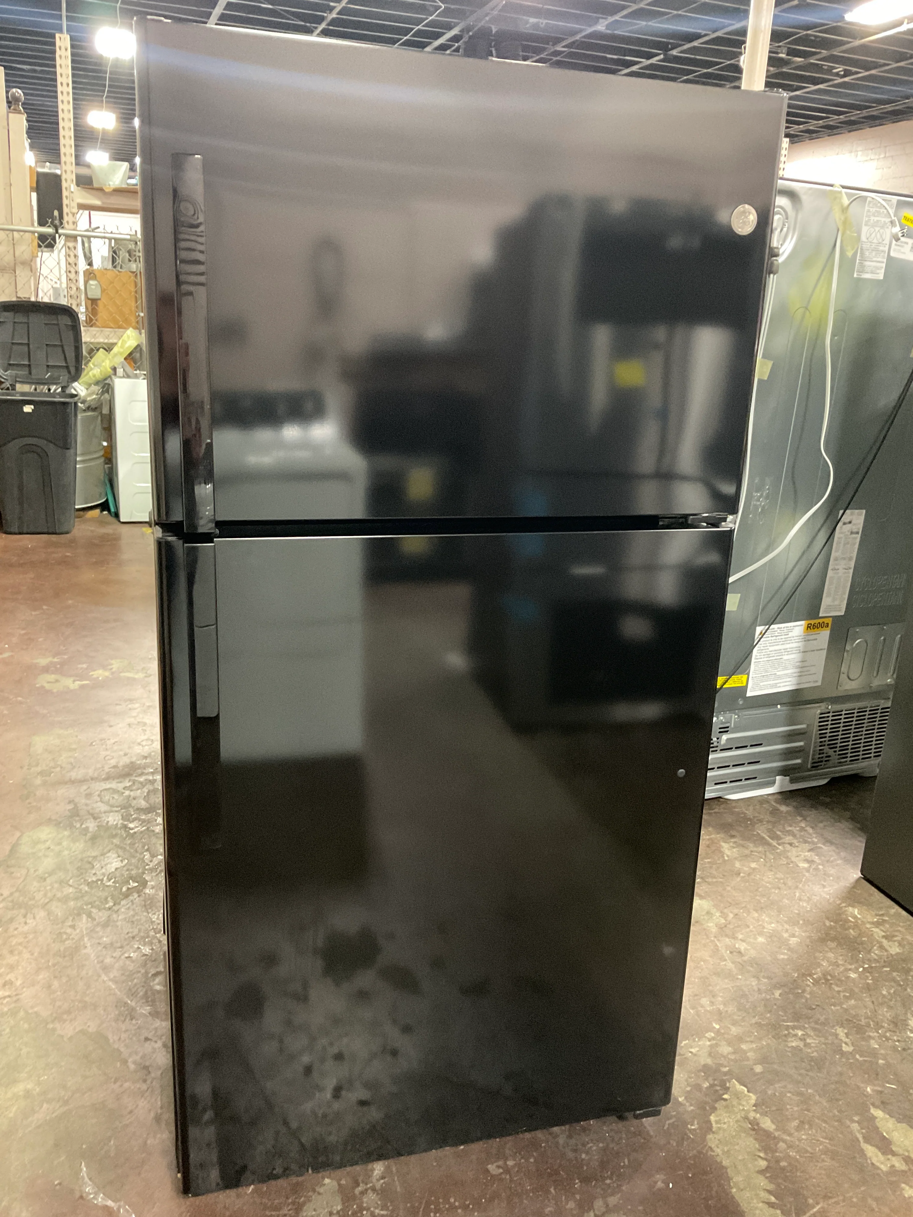 GE® 21.9 Cu. Ft. Garage Ready Top-Freezer Refrigerator - Image 7