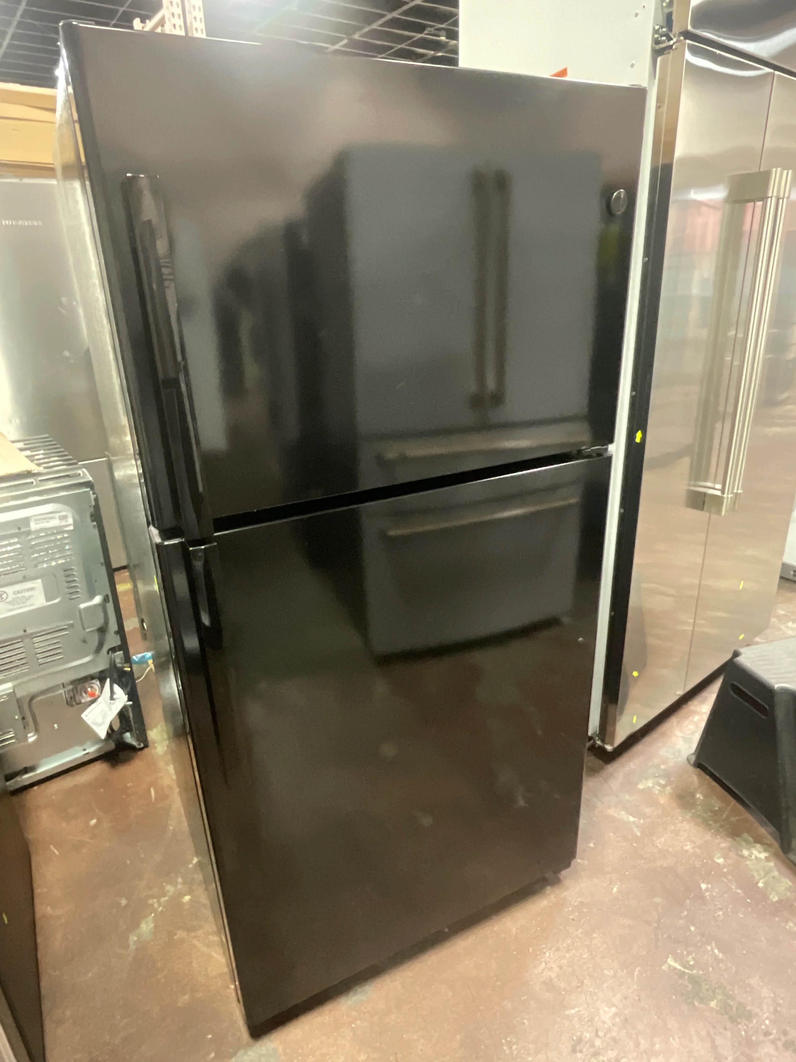 GE® 21.9 Cu. Ft. Garage Ready Top-Freezer Refrigerator - Image 8