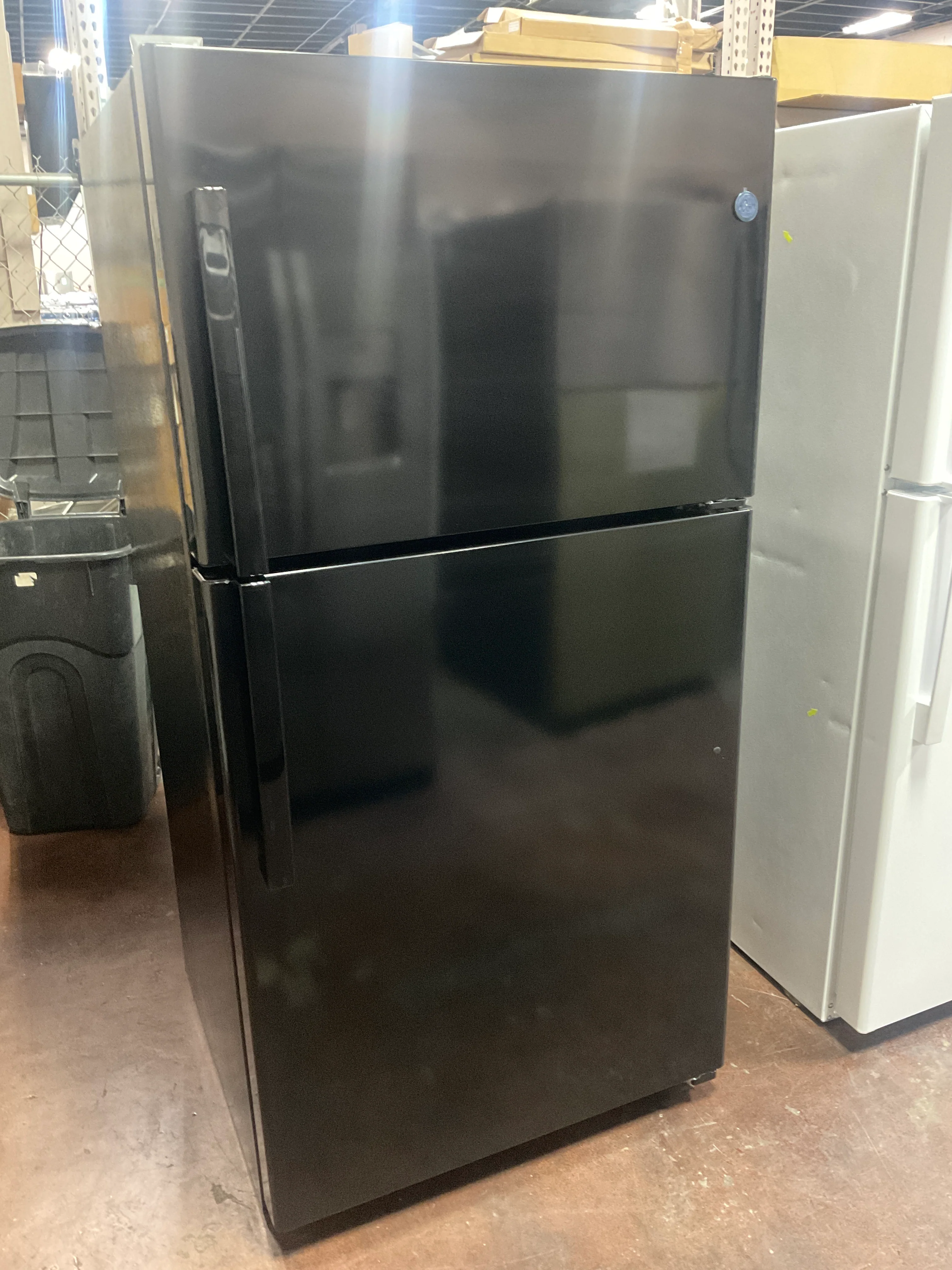 GE® 21.9 Cu. Ft. Garage Ready Top-Freezer Refrigerator - Image 9