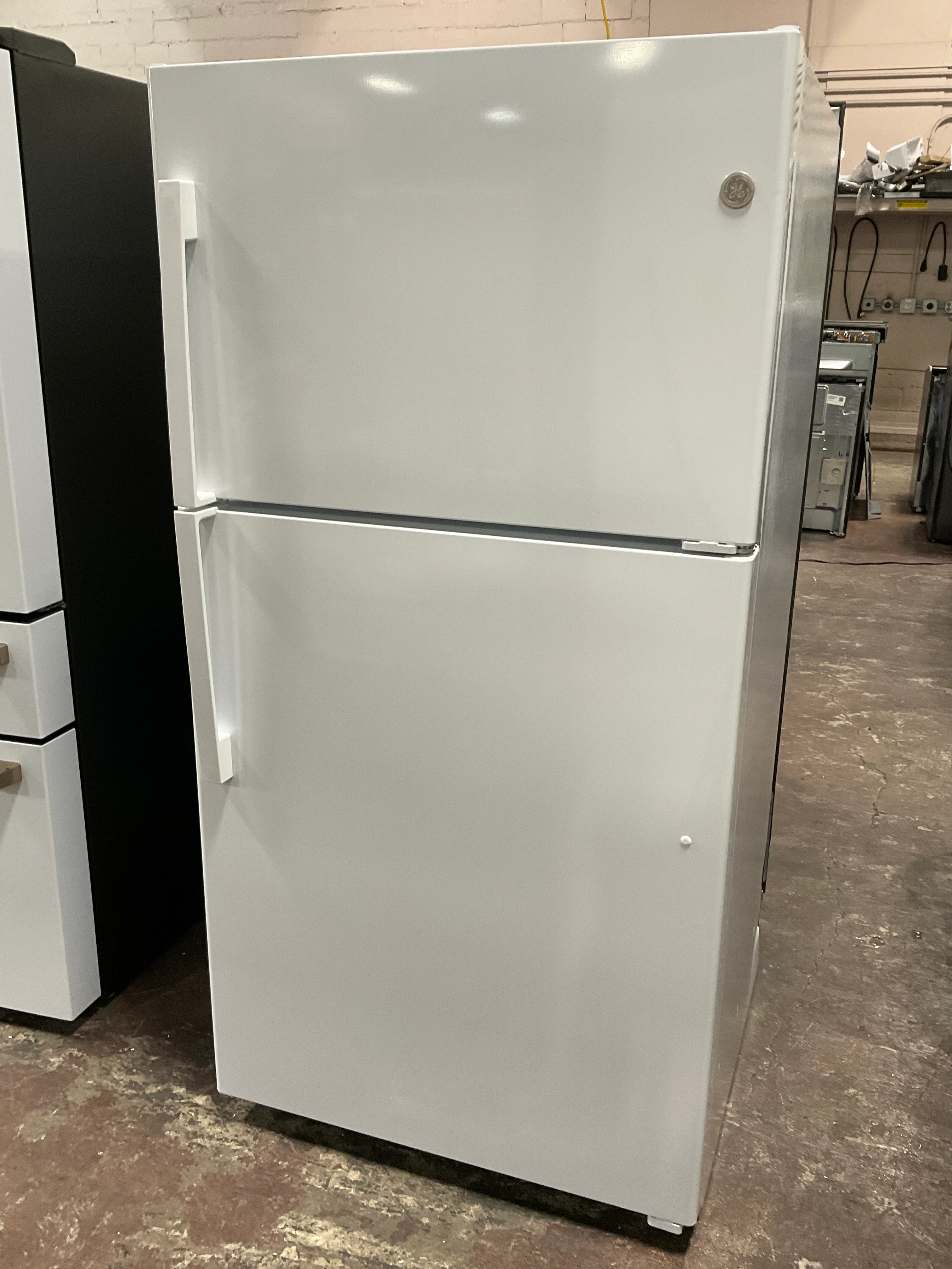GE® 21.9 Cu. Ft. Top-Freezer Refrigerator - Image 10