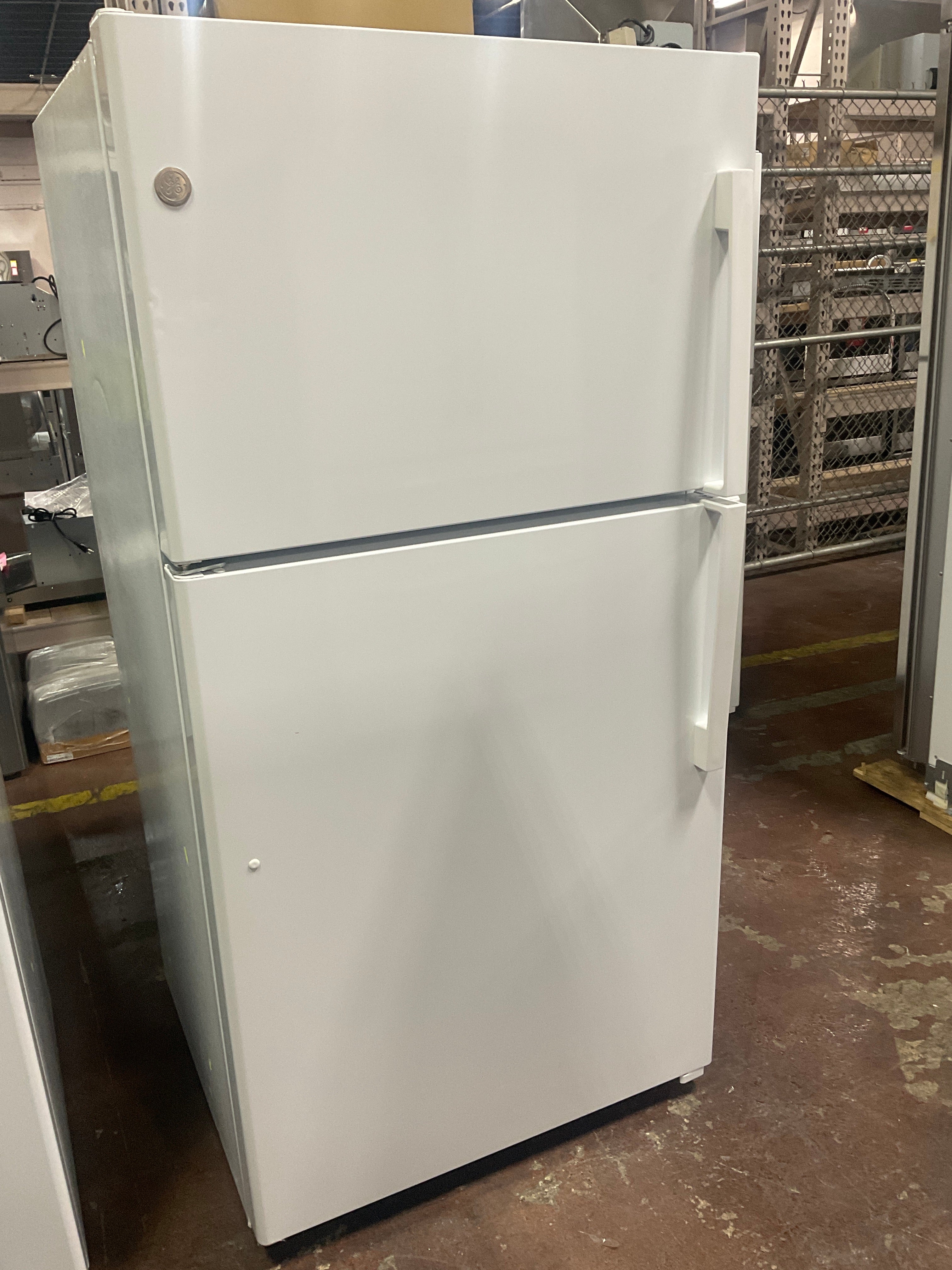 GE® 21.9 Cu. Ft. Top-Freezer Refrigerator - Image 6