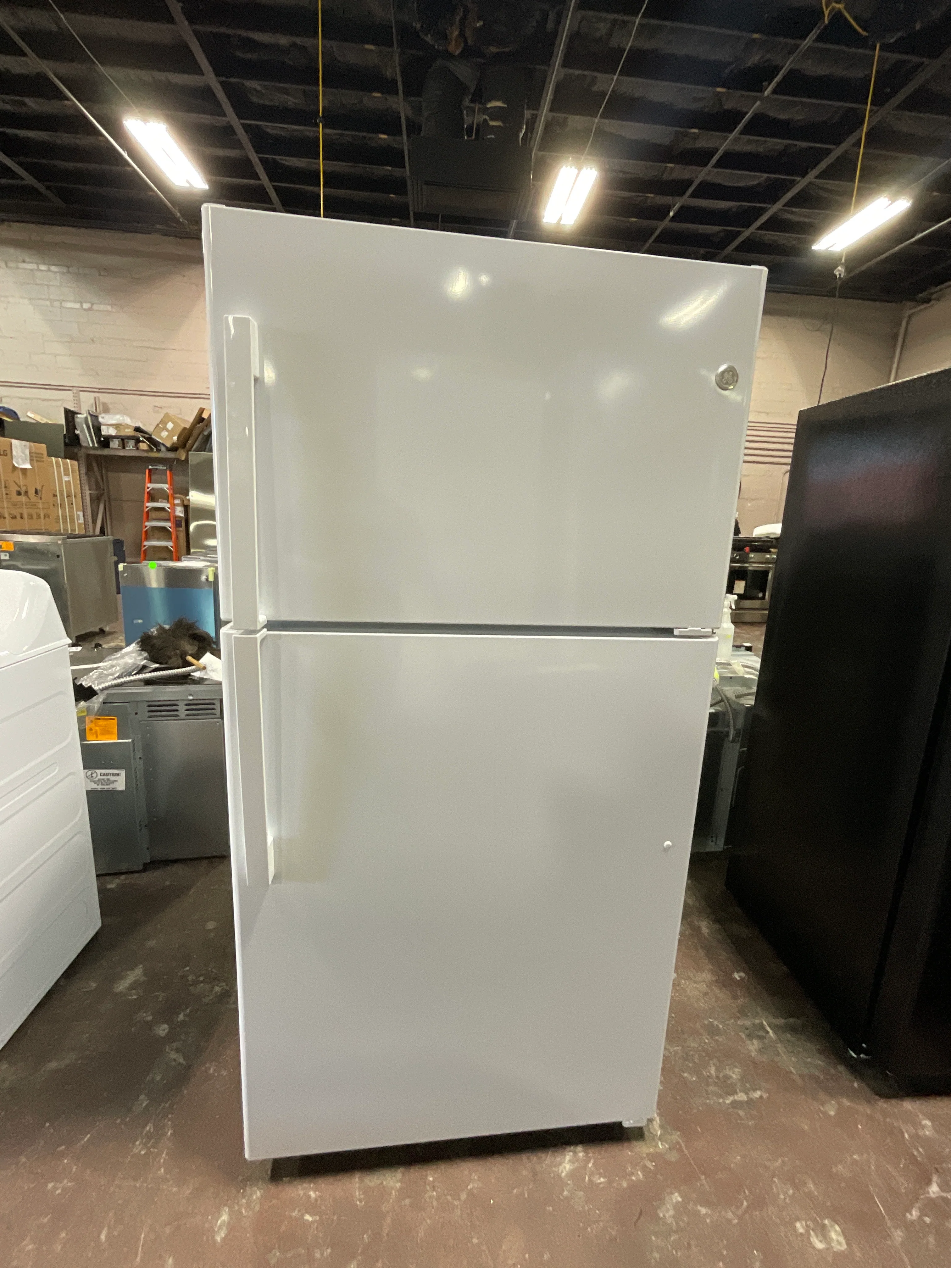 GE® 21.9 Cu. Ft. Top-Freezer Refrigerator - Image 7