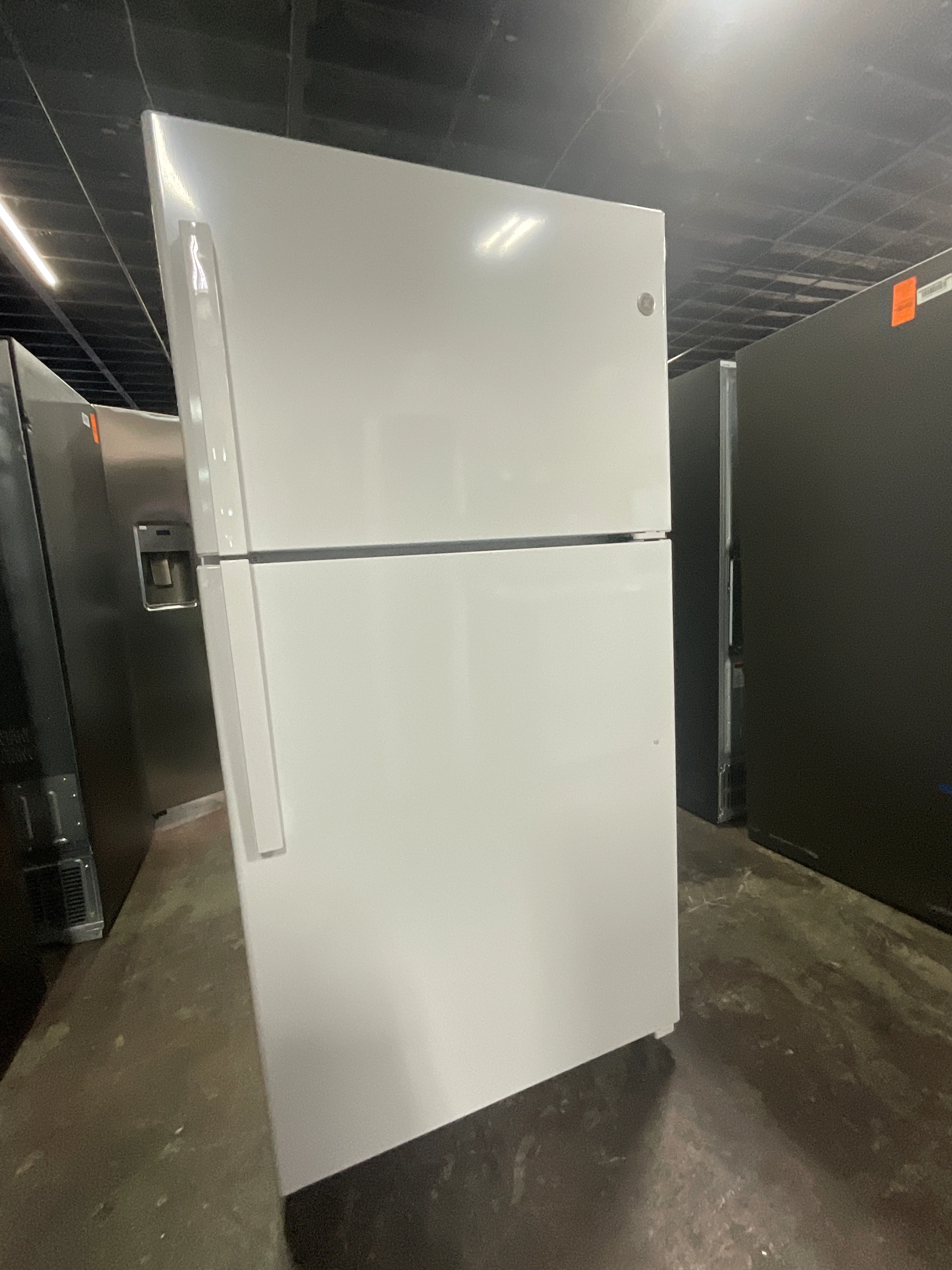 GE® 21.9 Cu. Ft. Top-Freezer Refrigerator - Image 8