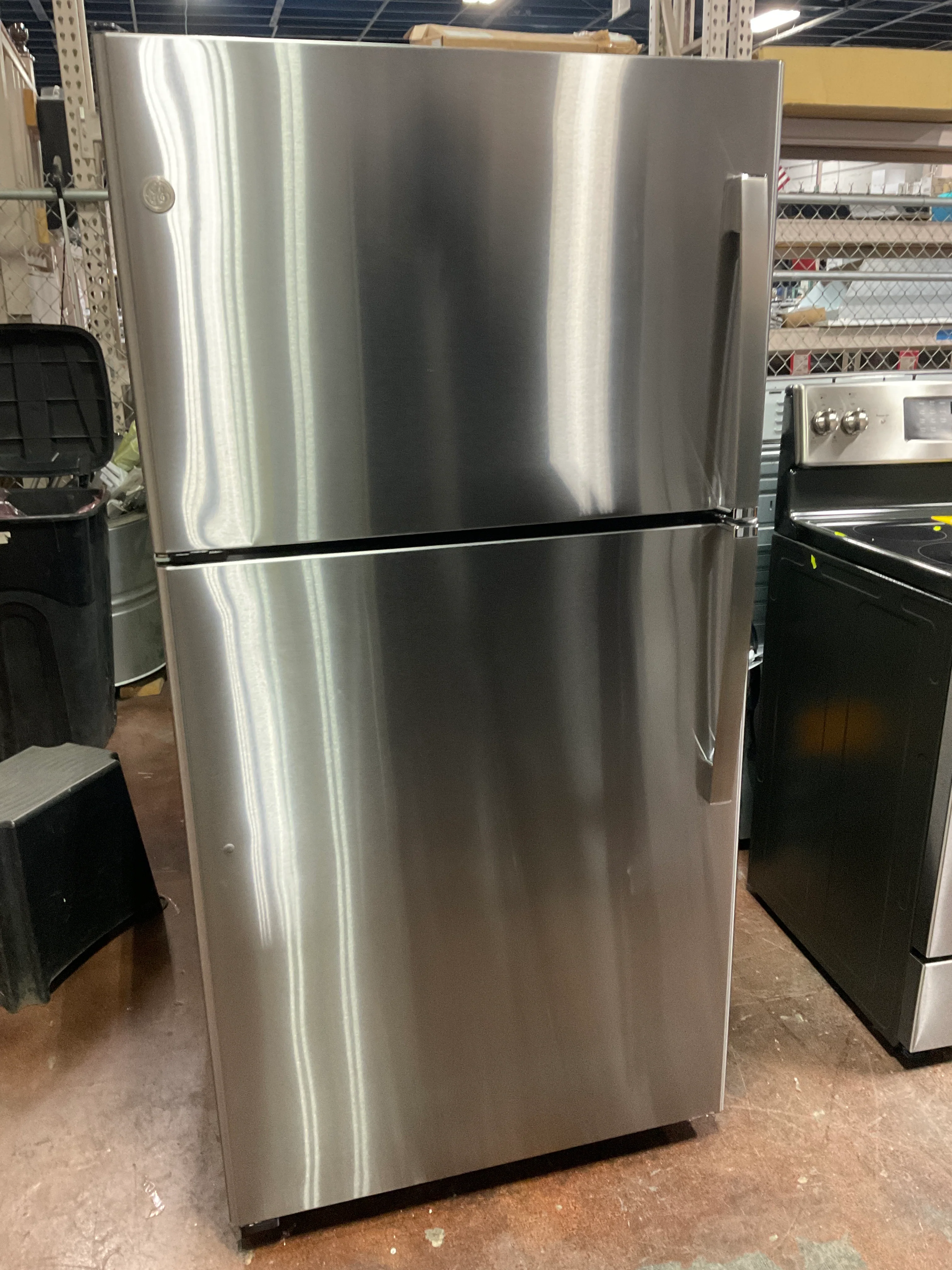 GE® 21.9 Cu. Ft. Garage Ready Top-Freezer Refrigerator - Image 12