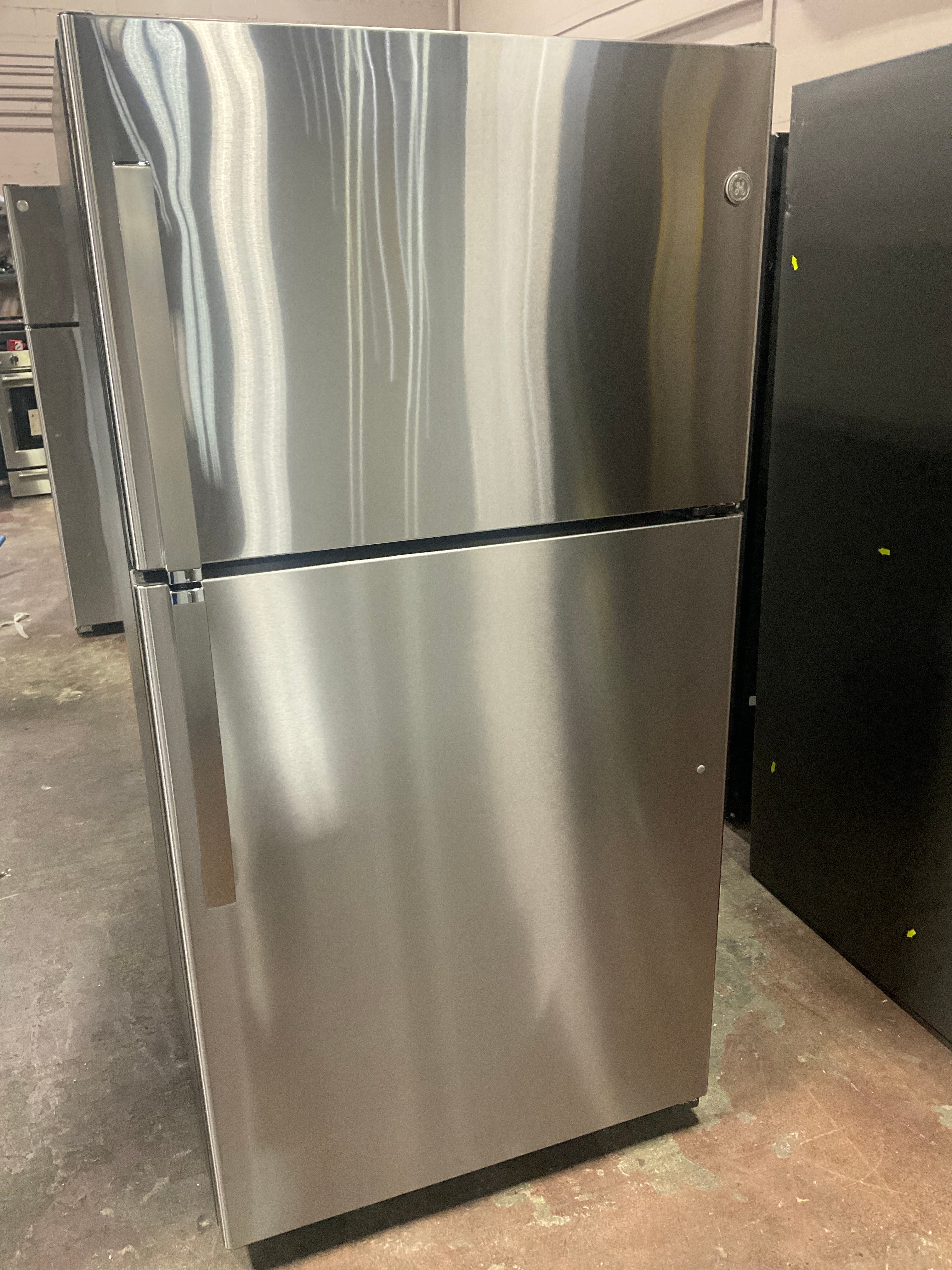 GE® 21.9 Cu. Ft. Garage Ready Top-Freezer Refrigerator - Image 14