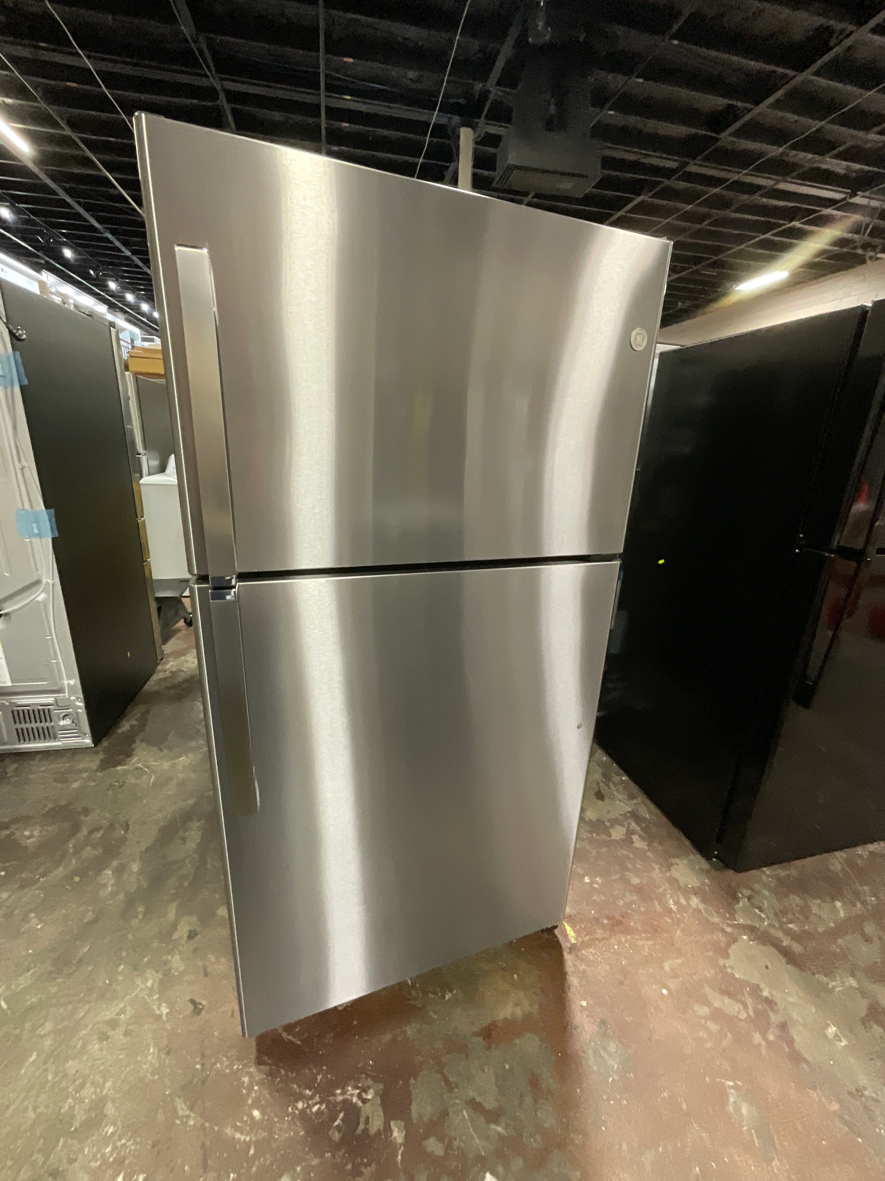 GE® 21.9 Cu. Ft. Garage Ready Top-Freezer Refrigerator - Image 15