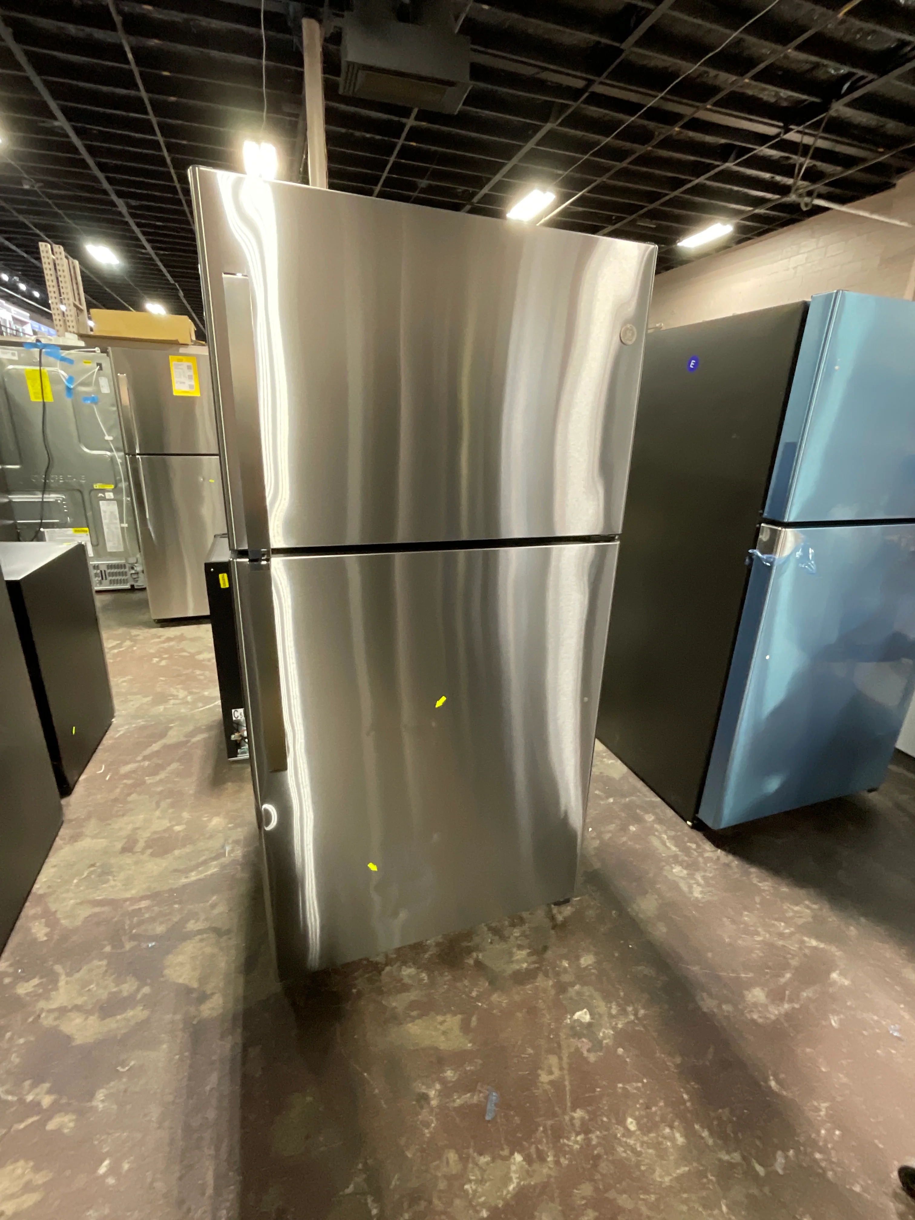 GE® 21.9 Cu. Ft. Garage Ready Top-Freezer Refrigerator - Image 9