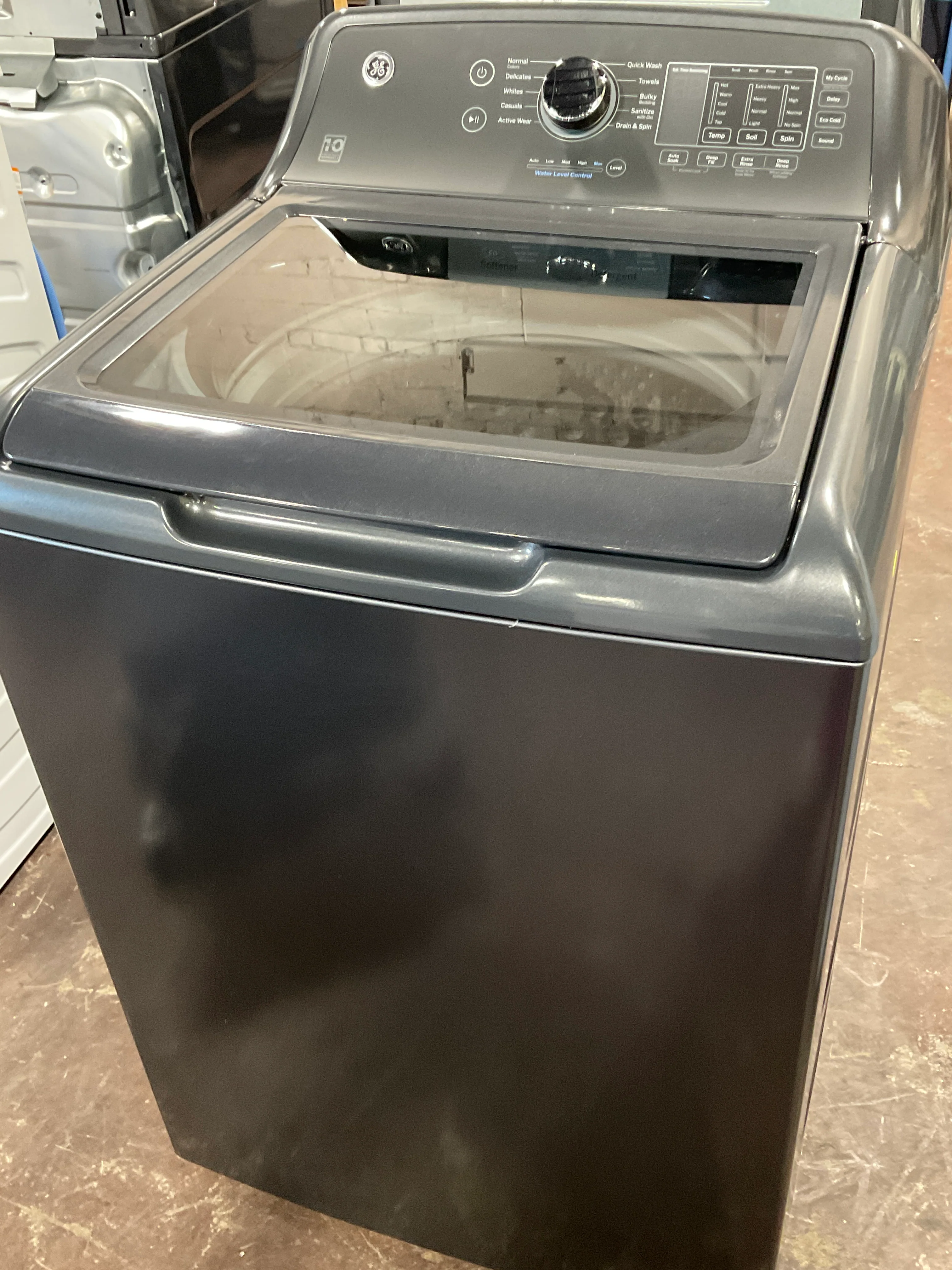 GE® 4.5 cu. ft. Capacity Washer with Water Level Control - Image 9