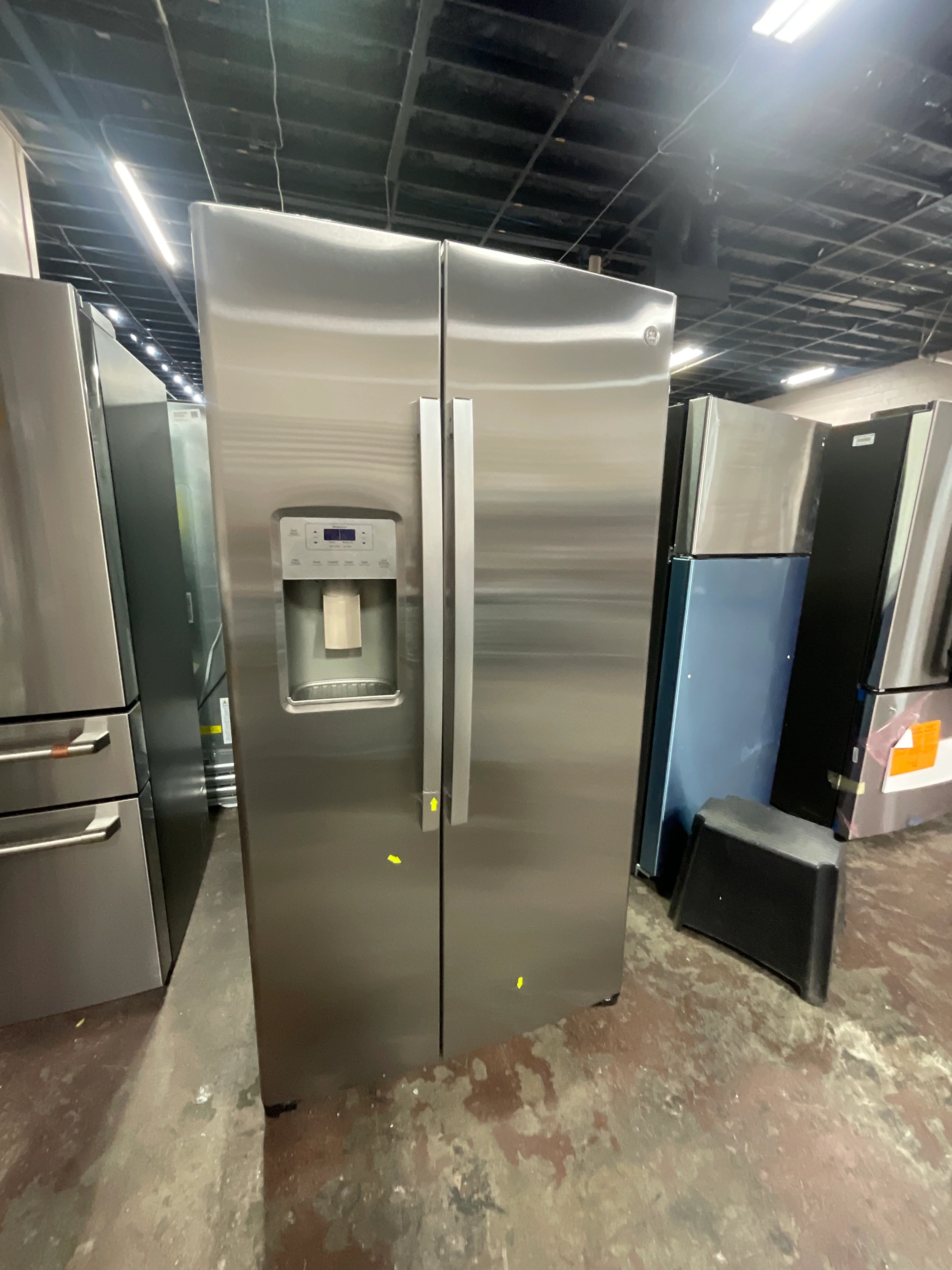 GE 21.8 Cu. Ft. Counter-Depth Fingerprint Resistant Side-By-Side Refrigerator - Image 6