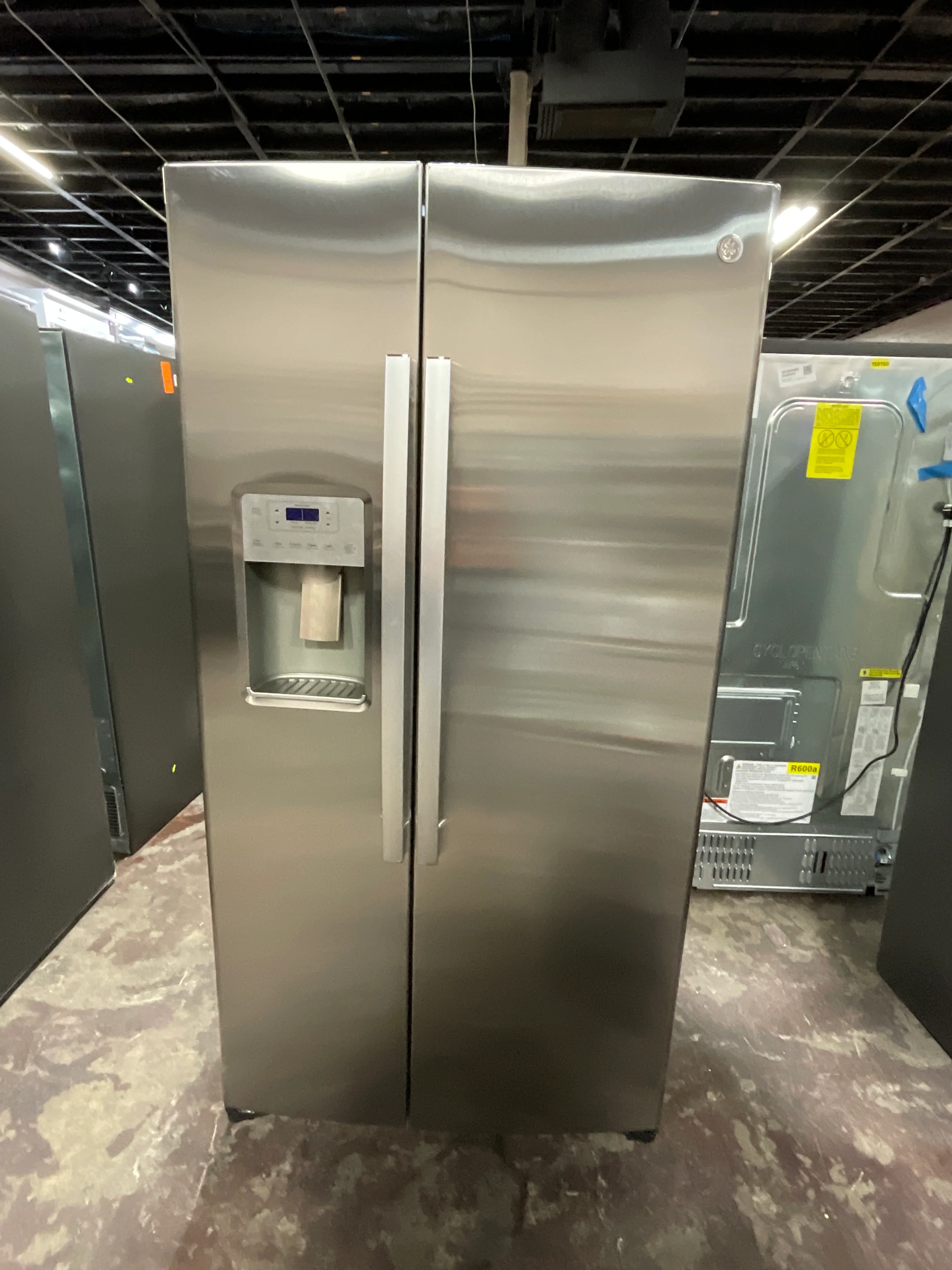 GE 21.8 Cu. Ft. Counter-Depth Fingerprint Resistant Side-By-Side Refrigerator - Image 8