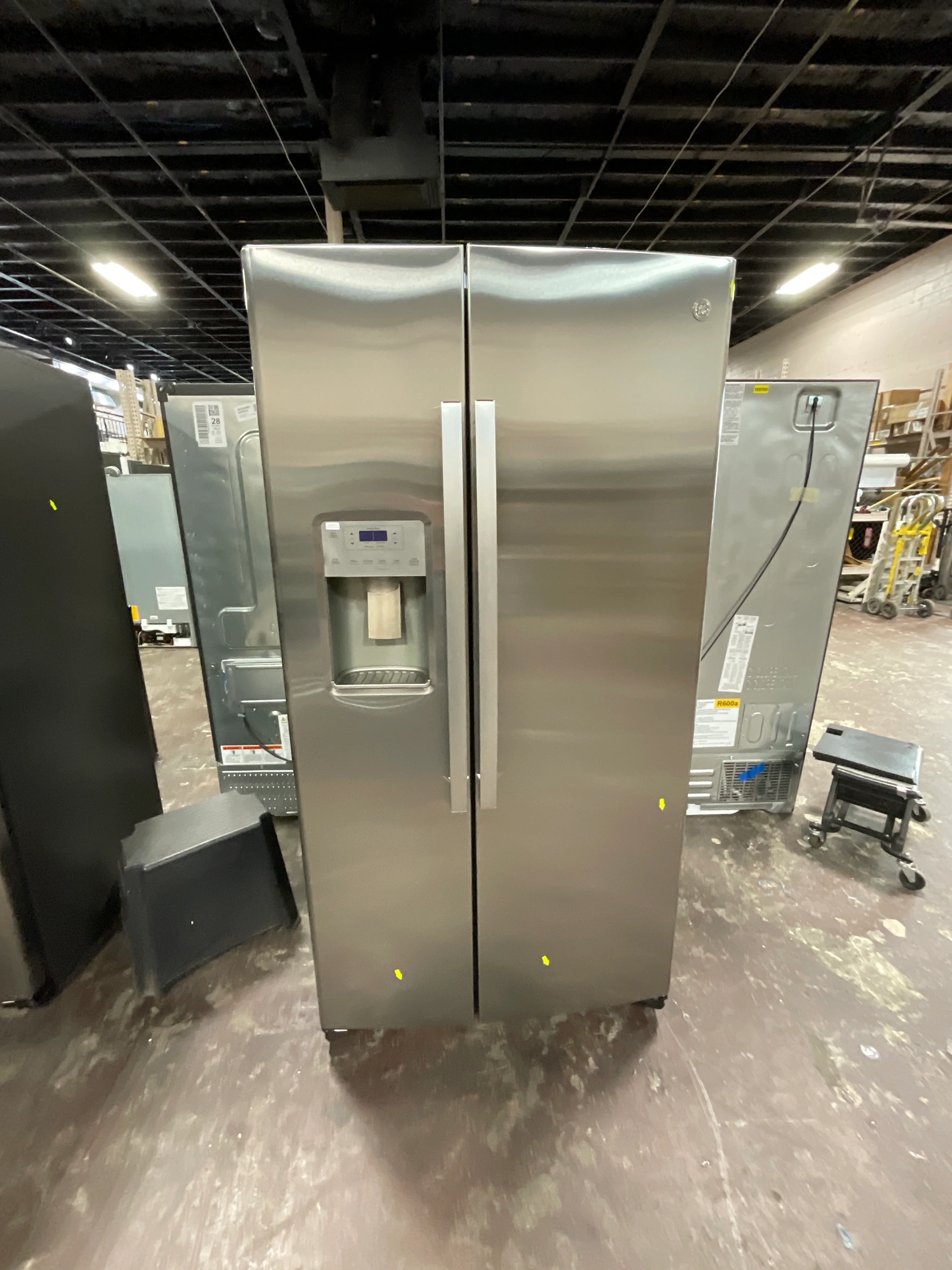 GE 21.8 Cu. Ft. Counter-Depth Fingerprint Resistant Side-By-Side Refrigerator - Image 9