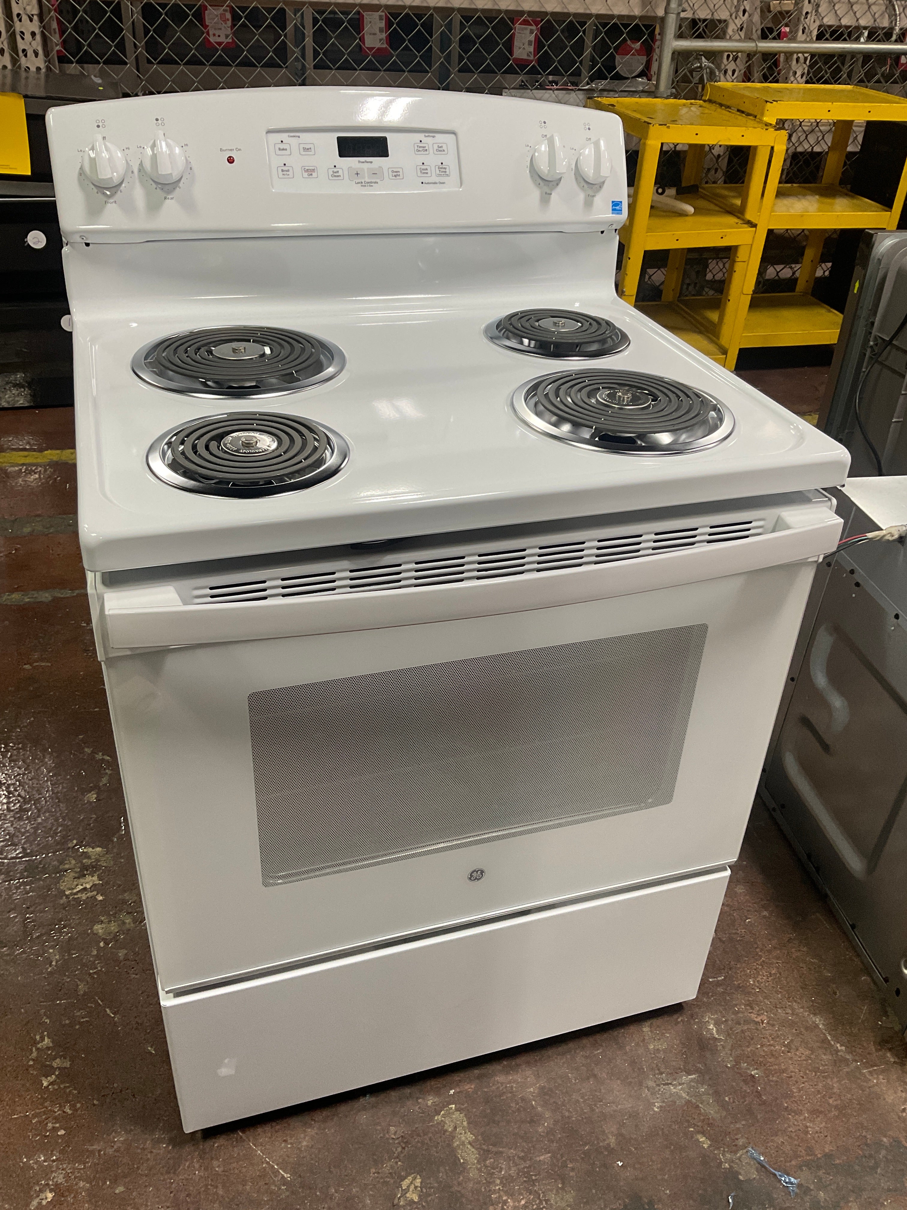 GE® ENERGY STAR® 30" Free-Standing Self-Clean Electric Range - Image 7