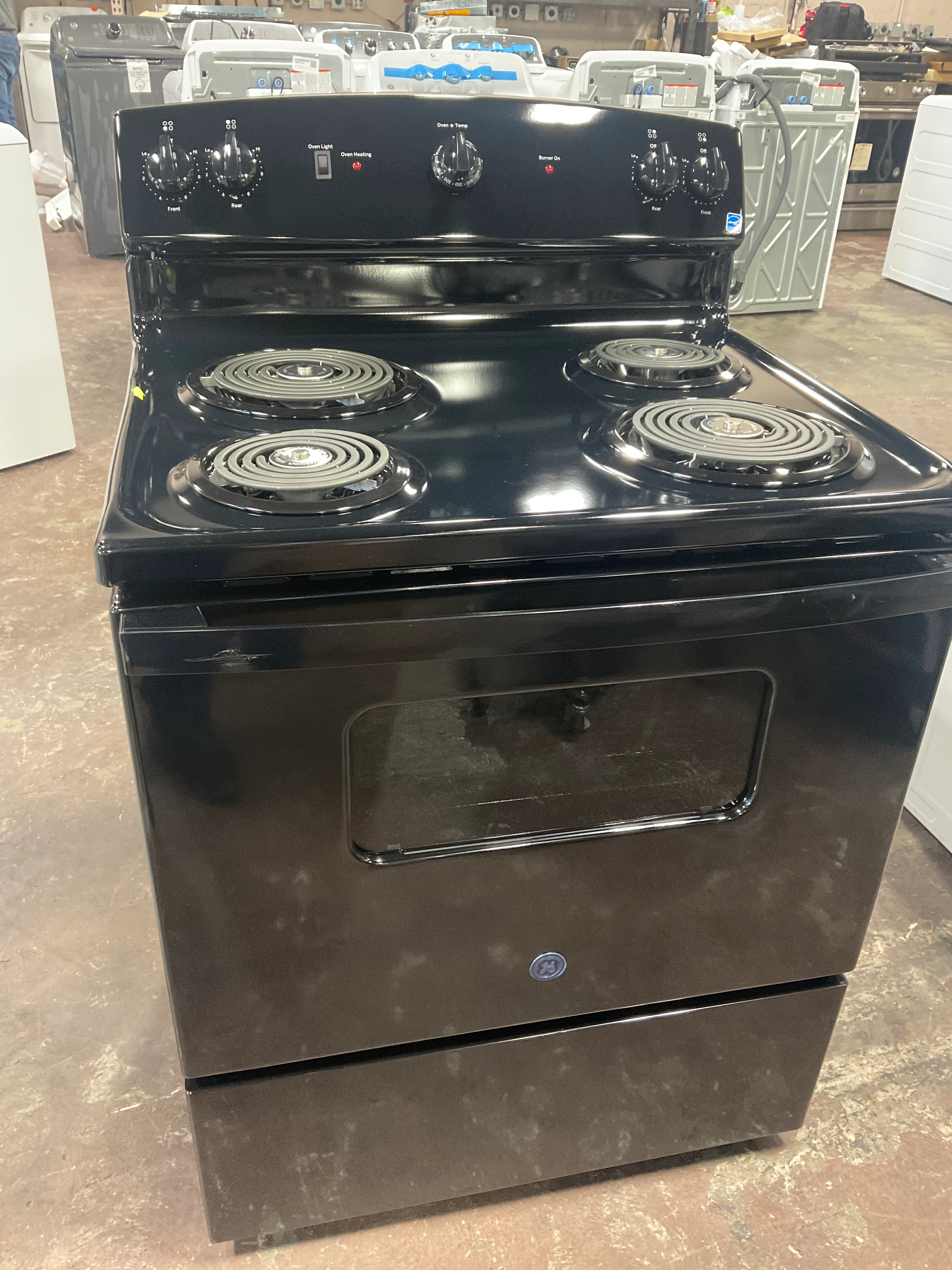 GE® ENERGY STAR® 30" Free-Standing Electric Range - Image 11