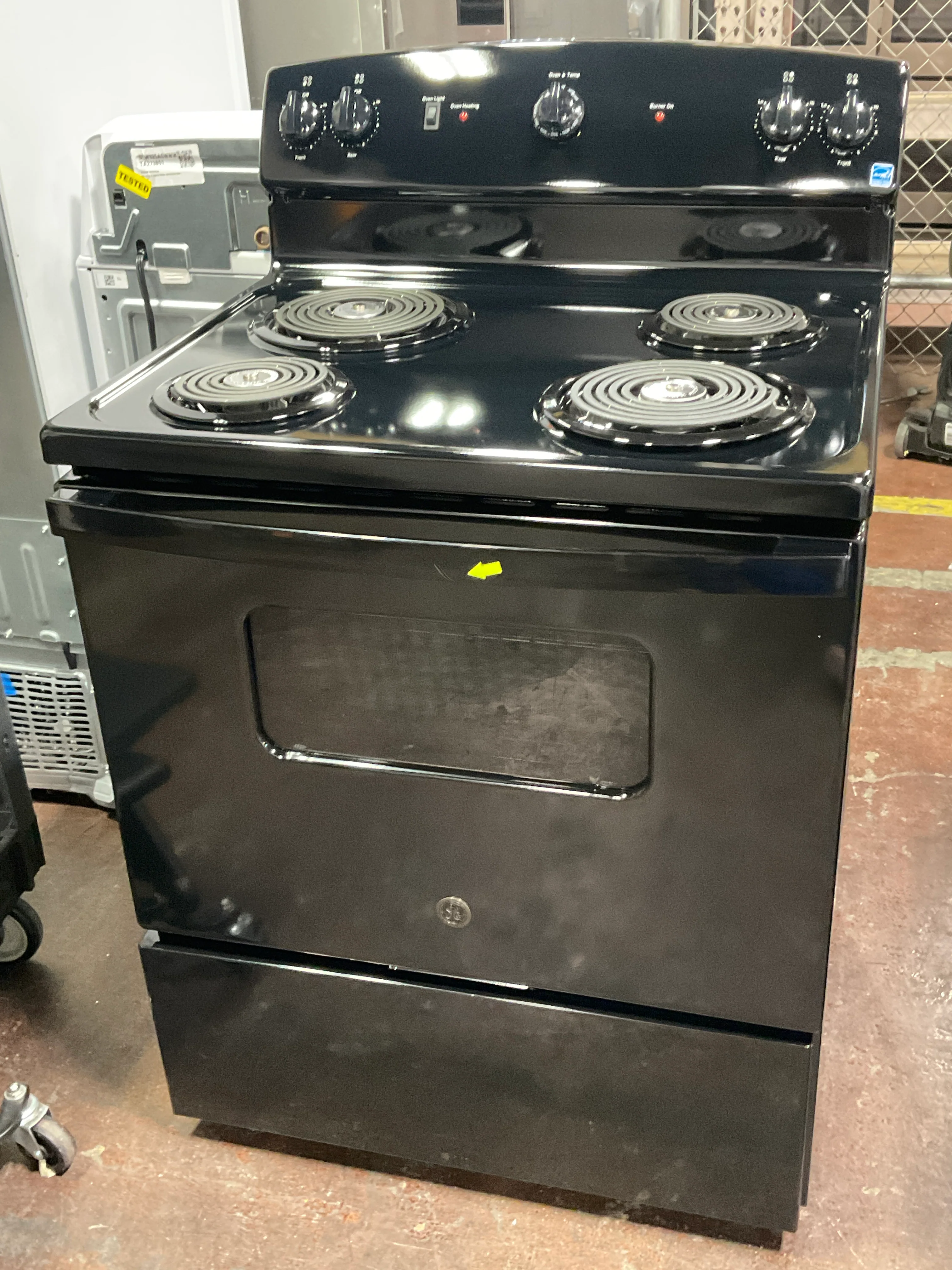 GE® ENERGY STAR® 30" Free-Standing Electric Range - Image 6