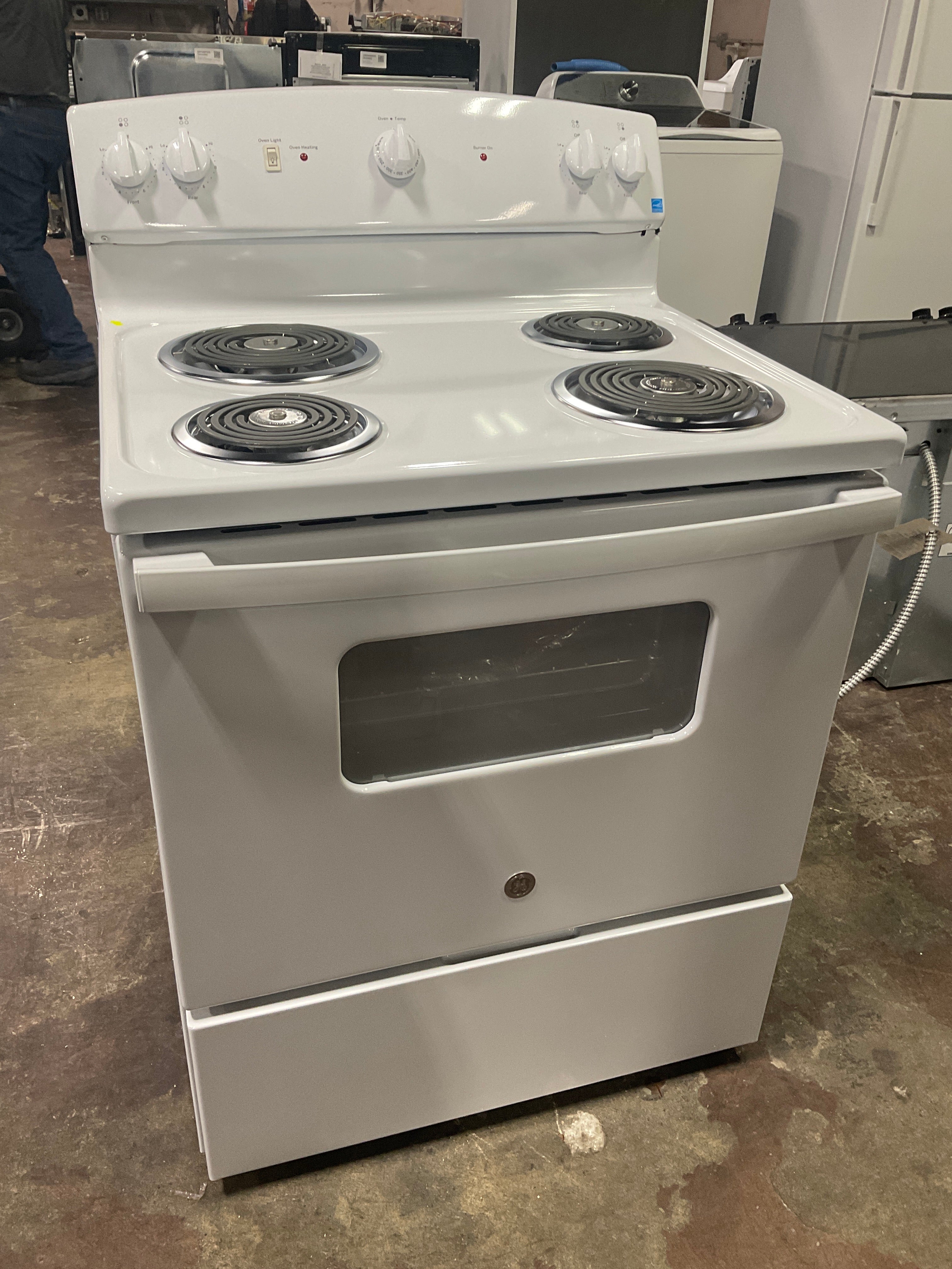 GE® ENERGY STAR® 30" Free-Standing Electric Range - Image 6