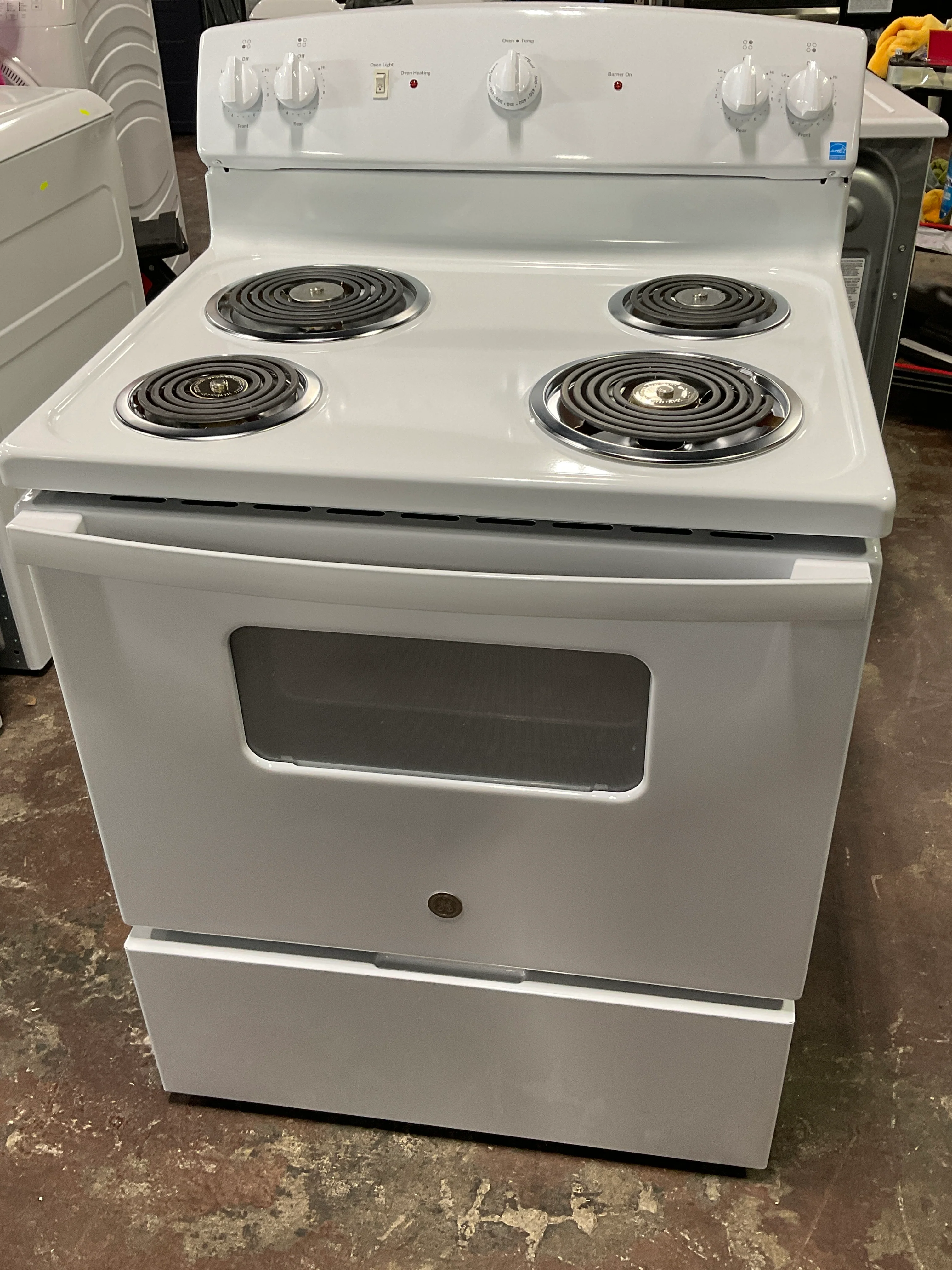 GE® ENERGY STAR® 30" Free-Standing Electric Range - Image 8