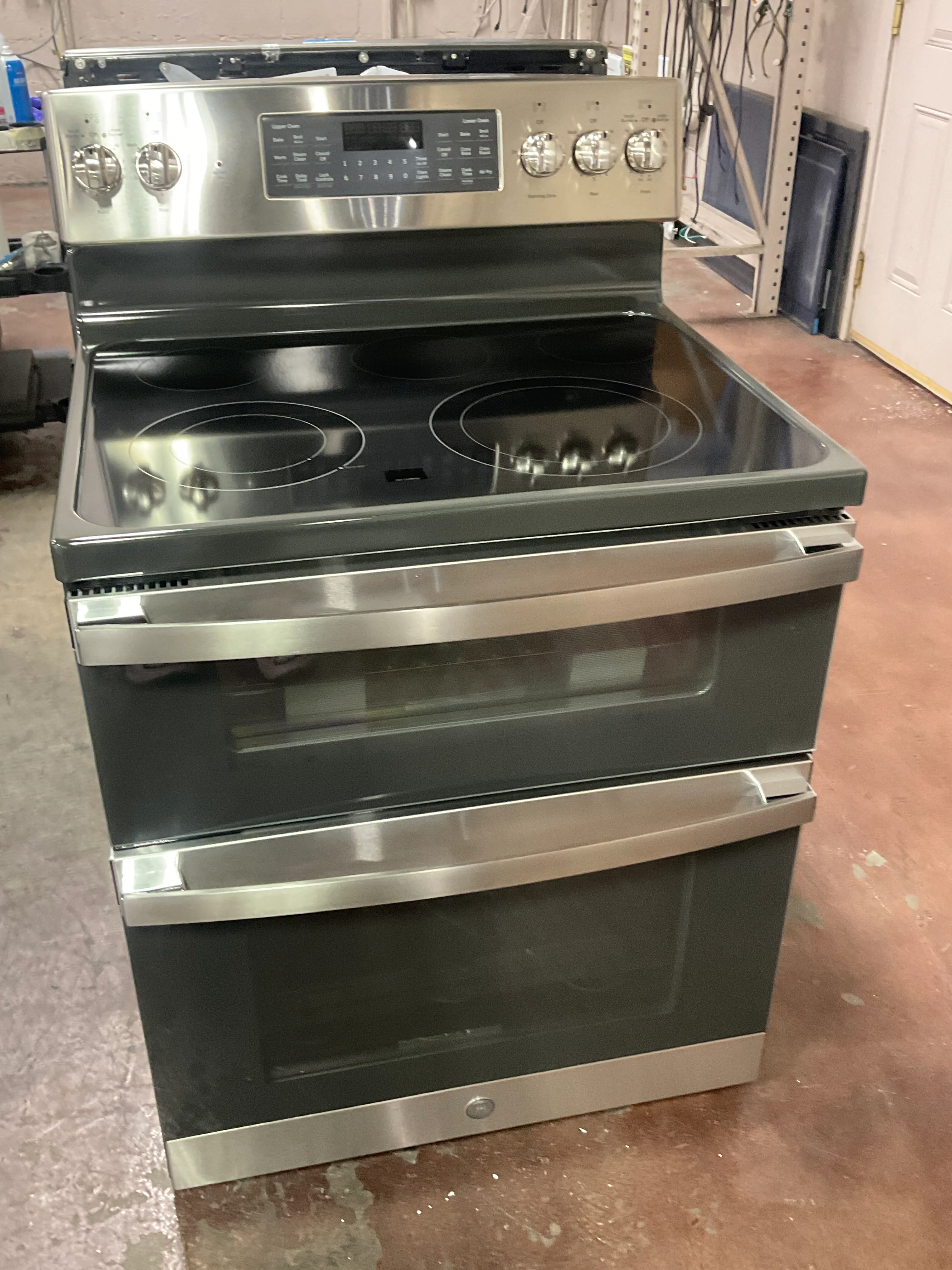 GE 30" Free-Standing Electric Double Oven Convection Range - Image 10