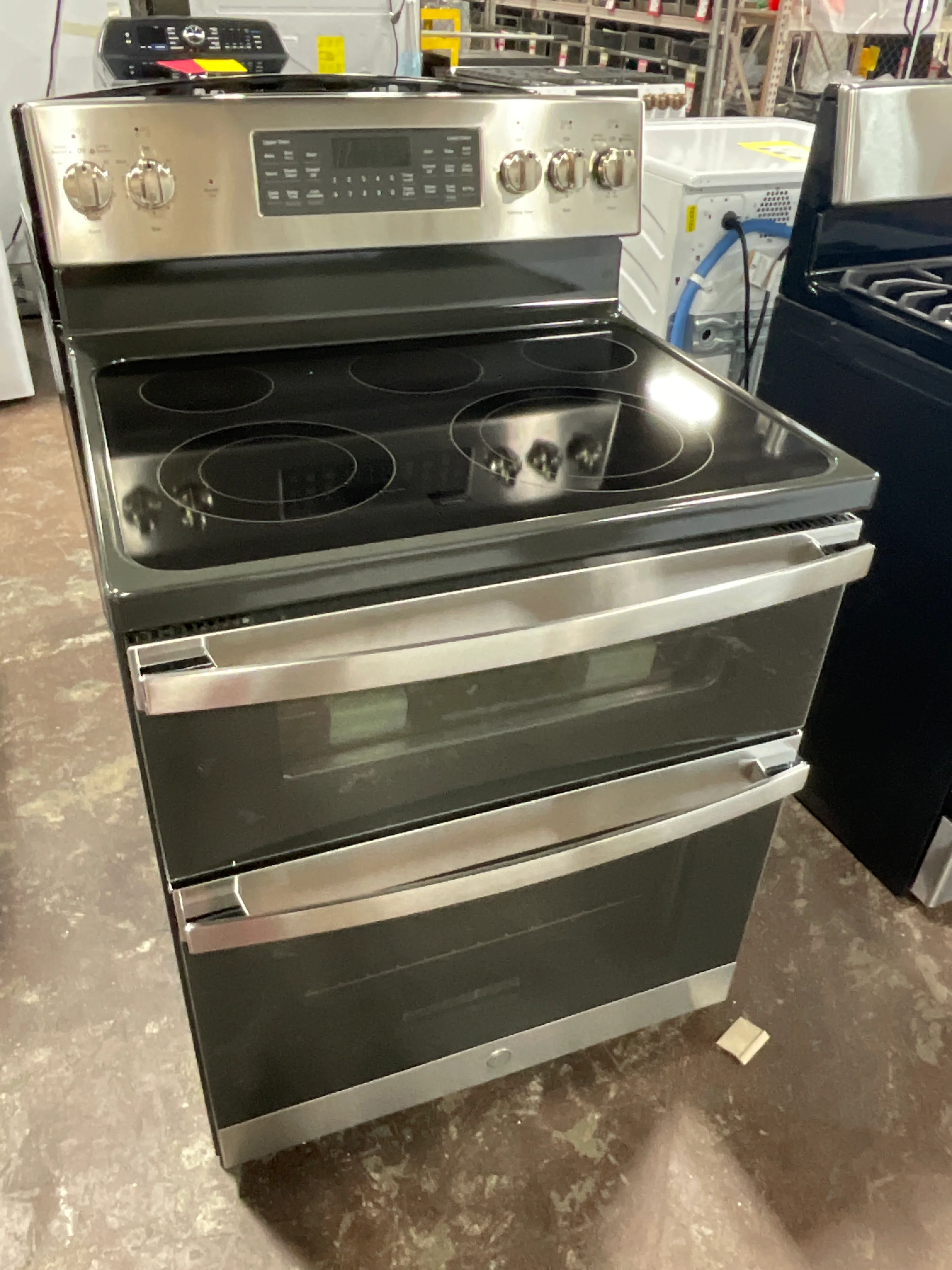 GE 30" Free-Standing Electric Double Oven Convection Range - Image 13