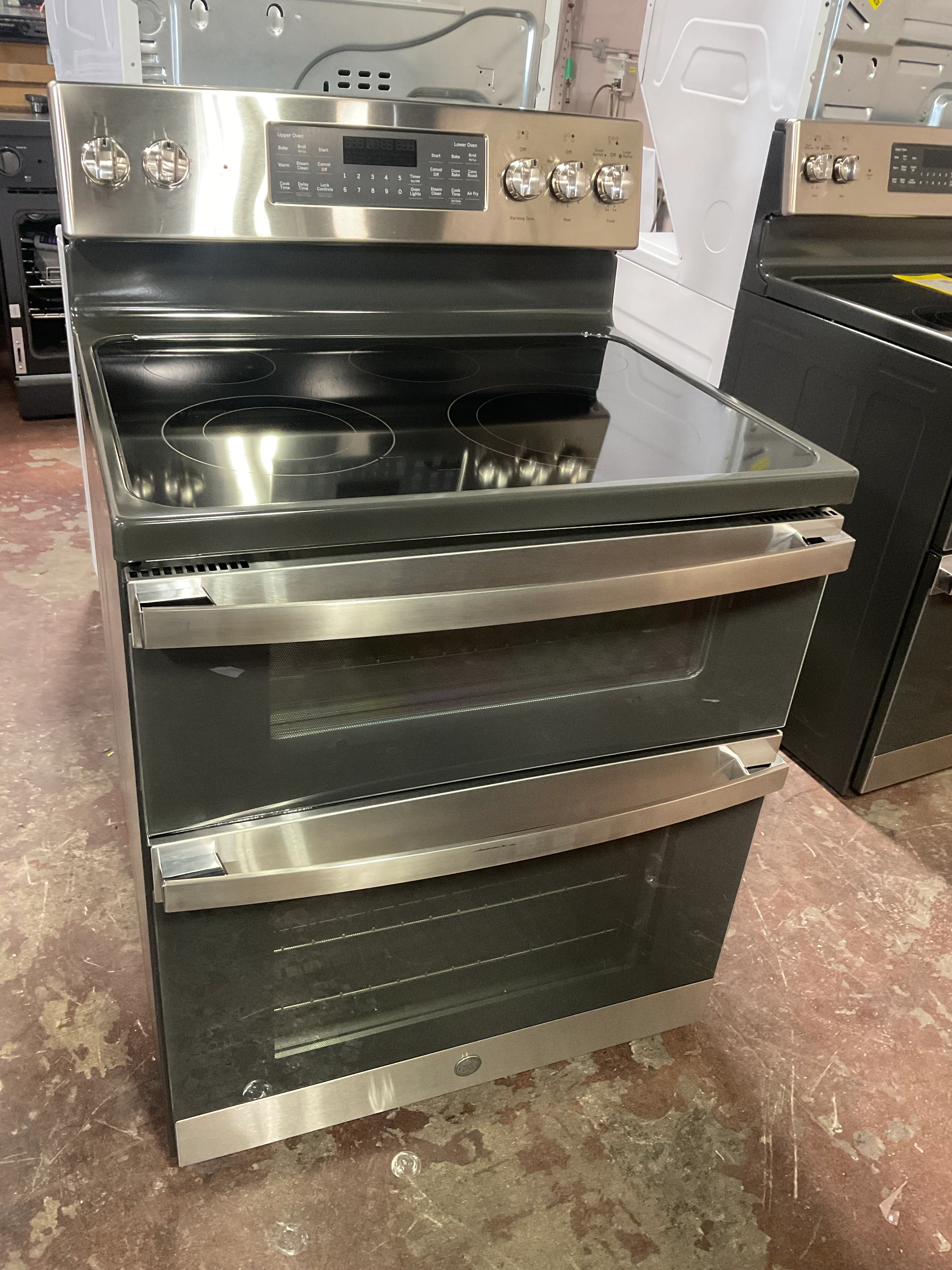 GE 30" Free-Standing Electric Double Oven Convection Range - Image 9