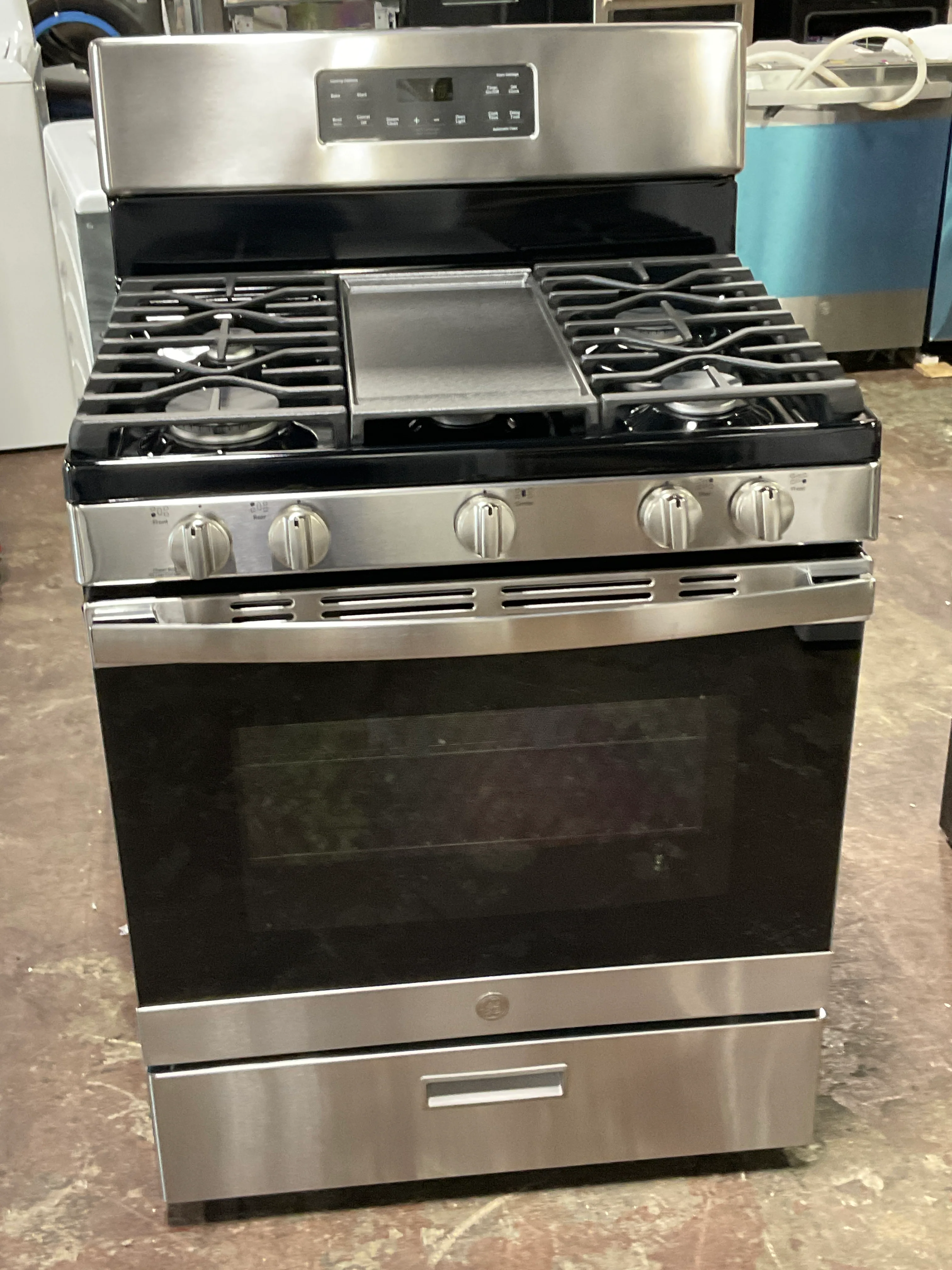 GE® 30" Free-Standing Gas Range - Image 16