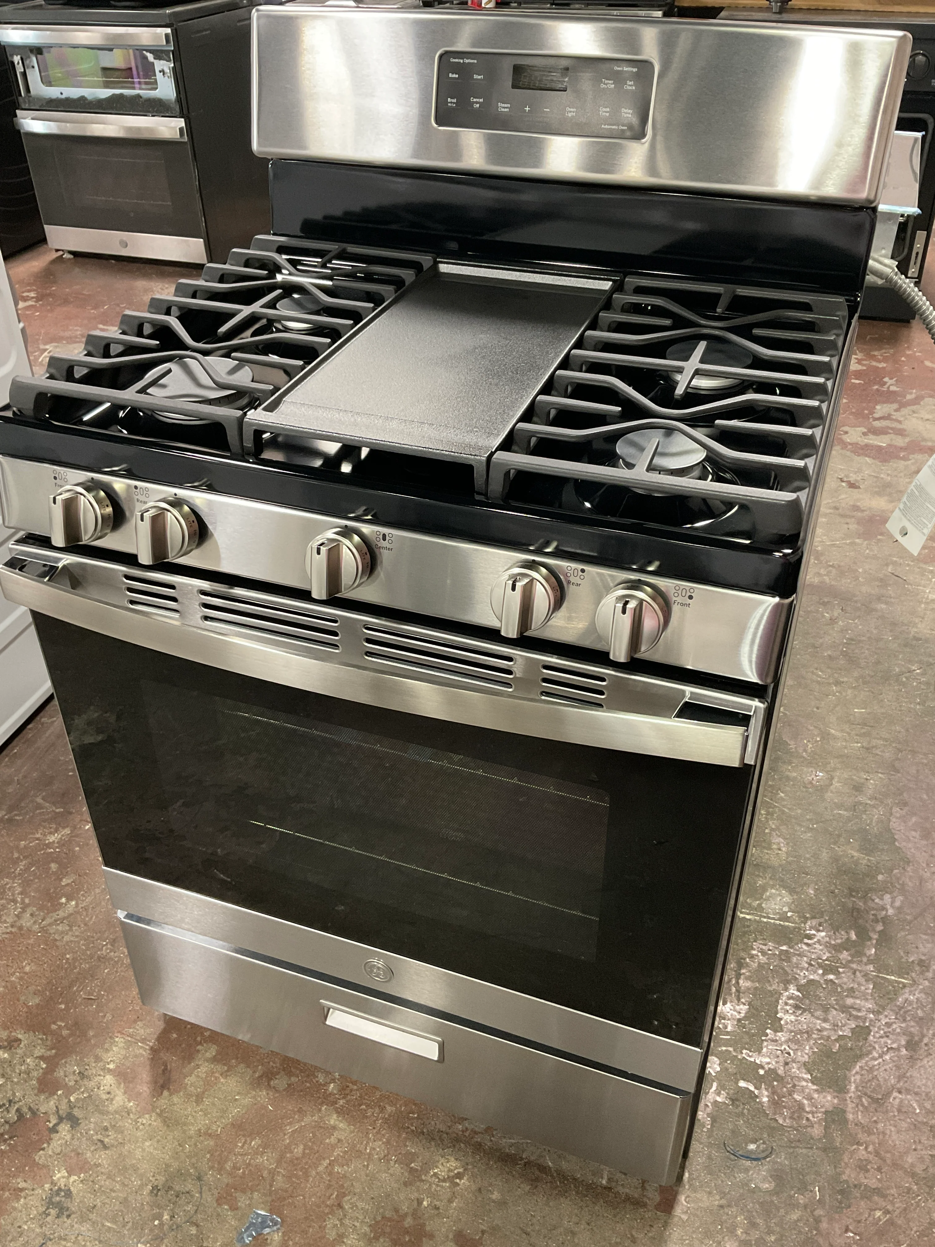 GE® 30" Free-Standing Gas Range - Image 17