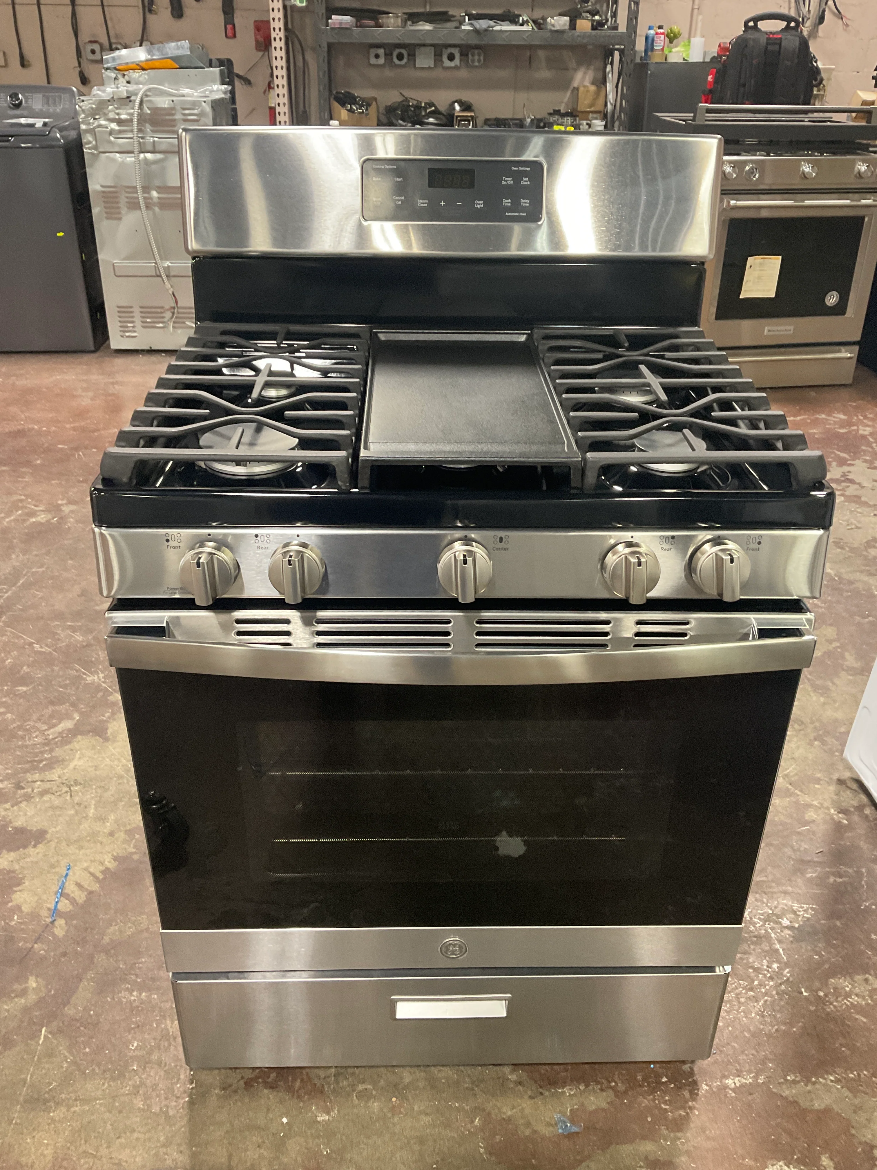GE® 30" Free-Standing Gas Range - Image 9