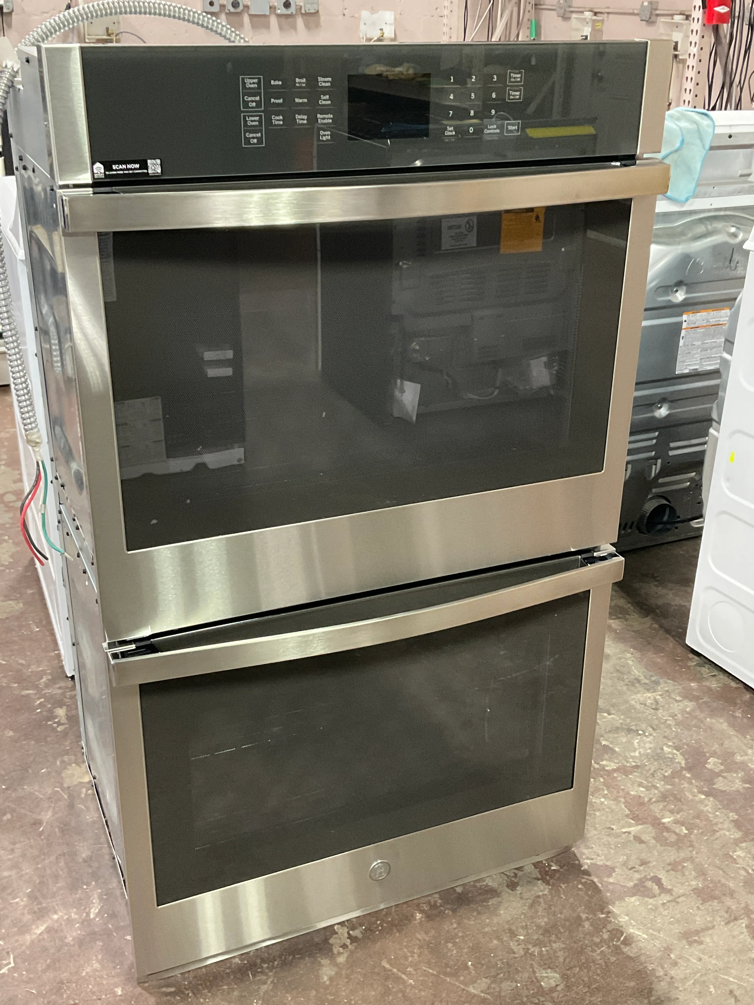 GE® 30" Smart Built-In Self-Clean Double Wall Oven - Image 7