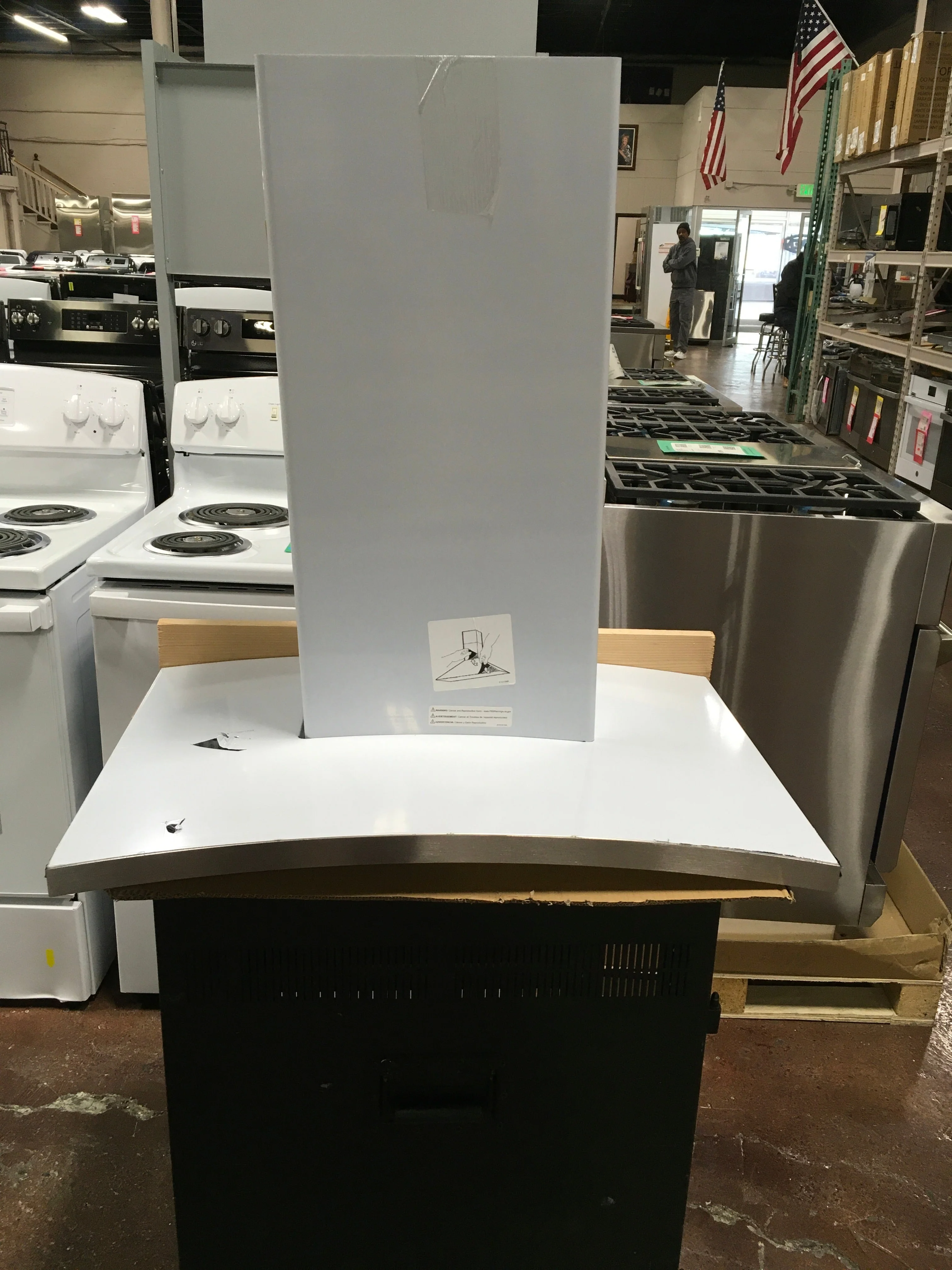 GE Profile™ 30" Wall-Mount Chimney Hood - Image 5